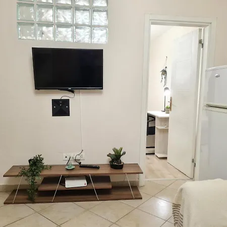 Apartment Downtown Boulevard With A Cute Balcony! *