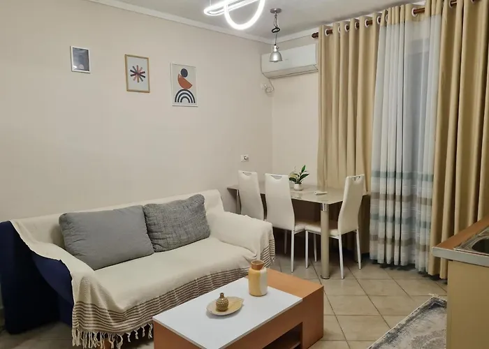 Apartment Downtown Boulevard With A Cute Balcony! *