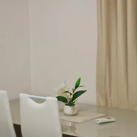 Downtown Boulevard With A Cute Balcony! Апартаменты Тирана