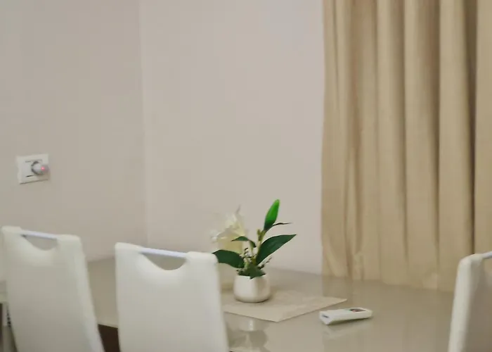 Downtown Boulevard With A Cute Balcony! Lejlighed Tirana